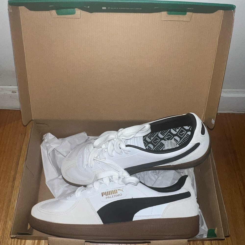 Puma Men's White and Black Sneakers